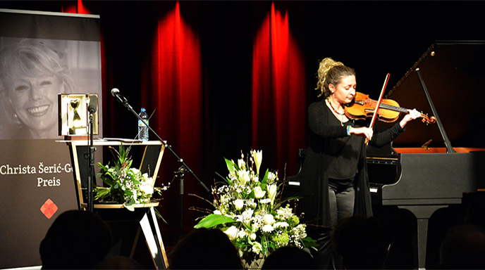 Die Violinistin und Menschenrechtsaktivistin Marina Bondas ist Preisträgerin 2023